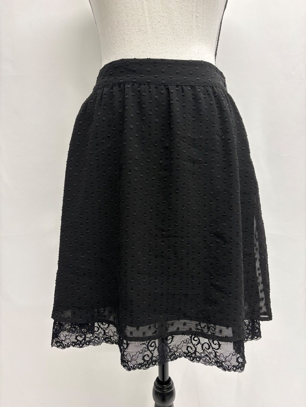 Sisley Röcke: Sisley Schwarzer Minirock mit Spitze Gr. 38 Rock – Neu (gemäss Beschreibung) aus Regensdorf von secondchancefashion
