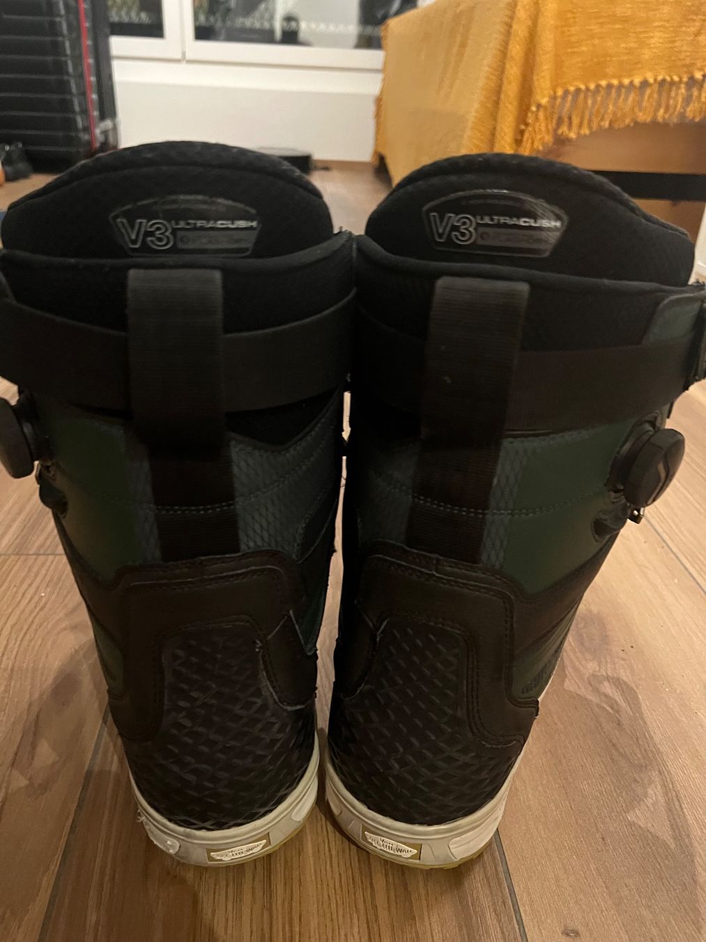 Vans Scarpe da uomo: Vans Infuse Snowboard boots gr 44.5 – Usato da Hinwil venduto da jua_t8vd 3