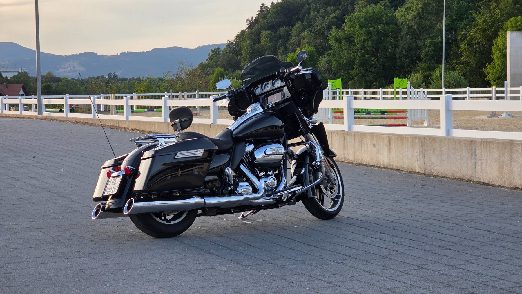 Harley-Davidson Touring: Harley-Davidson Street Glide M8 – D'occasion à Aarwangen par glebpol 2
