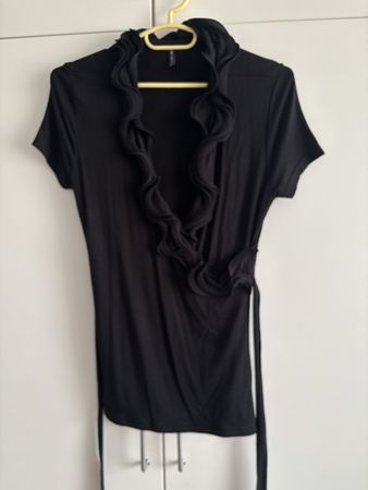 Amisu Size M, Top T-Shirt, Ruffle Front Tie.