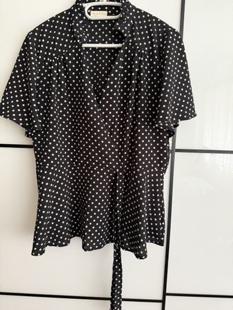 Schwarze Bluse mit Pünktchen, Gr. XL