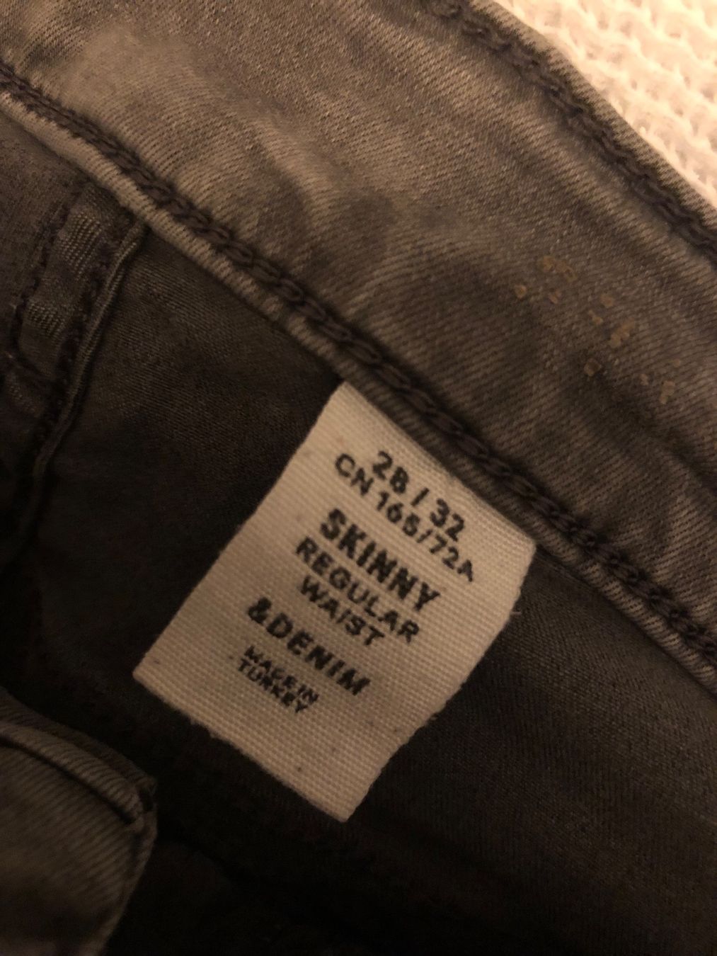H&M Pantaloni: Graue Jeans – Usato da Zürich venduto da cha_7n8s 3