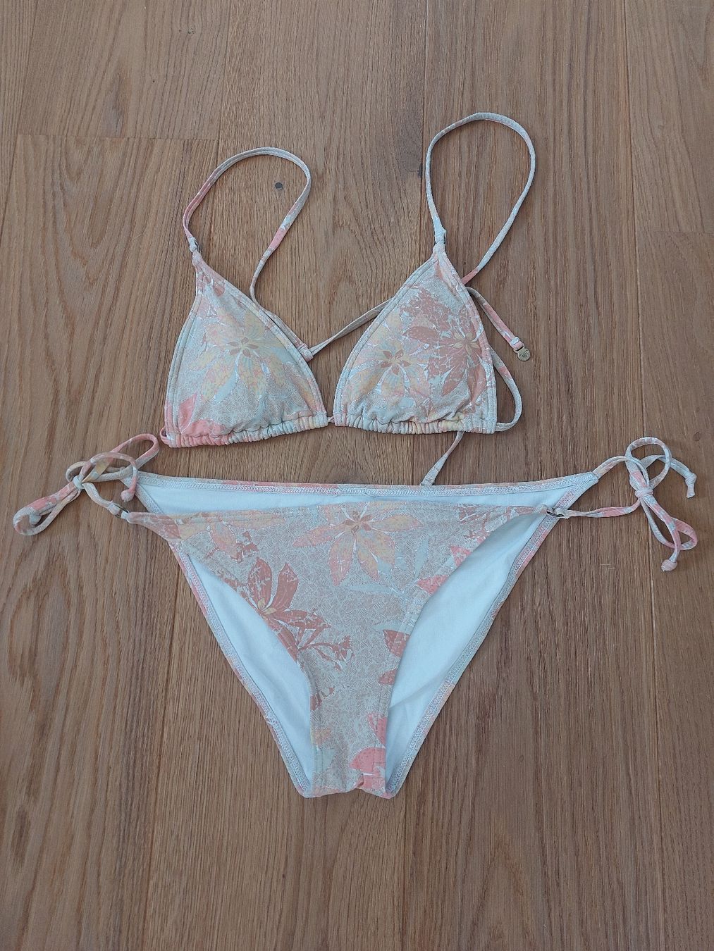 Roxy Maillots de bain & Bikinis: Roxy Bikini Grösse M/L floral – D'occasion à Fraubrunnen par magdalena27