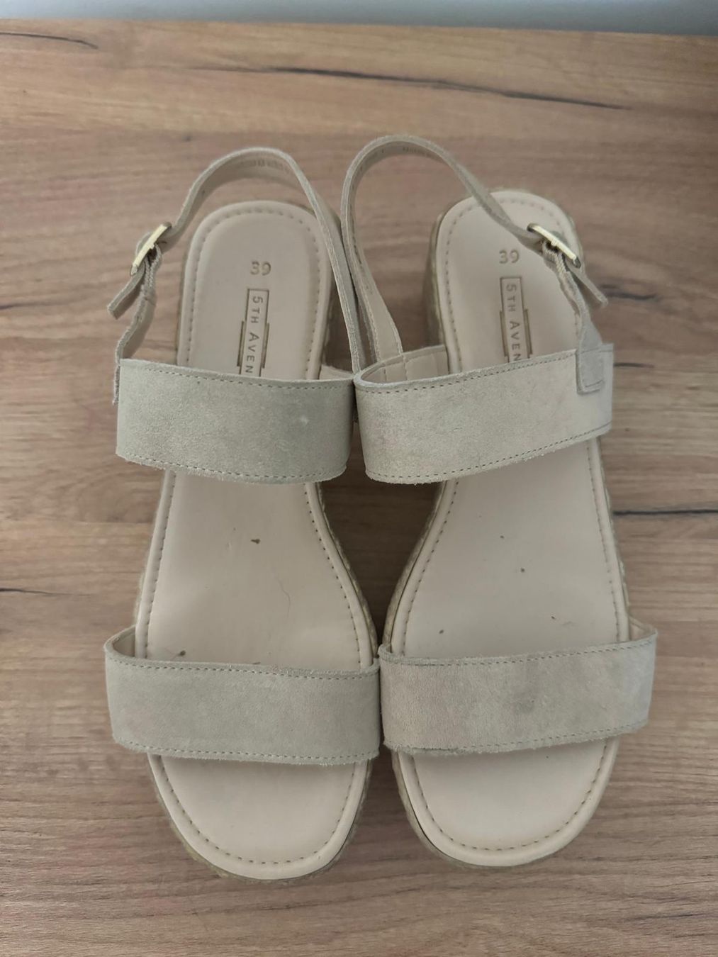 Scarpe da donna: Sandales compensées beiges élégantes / Taille 39 – Usato da Rossemaison venduto da Carduelis 4