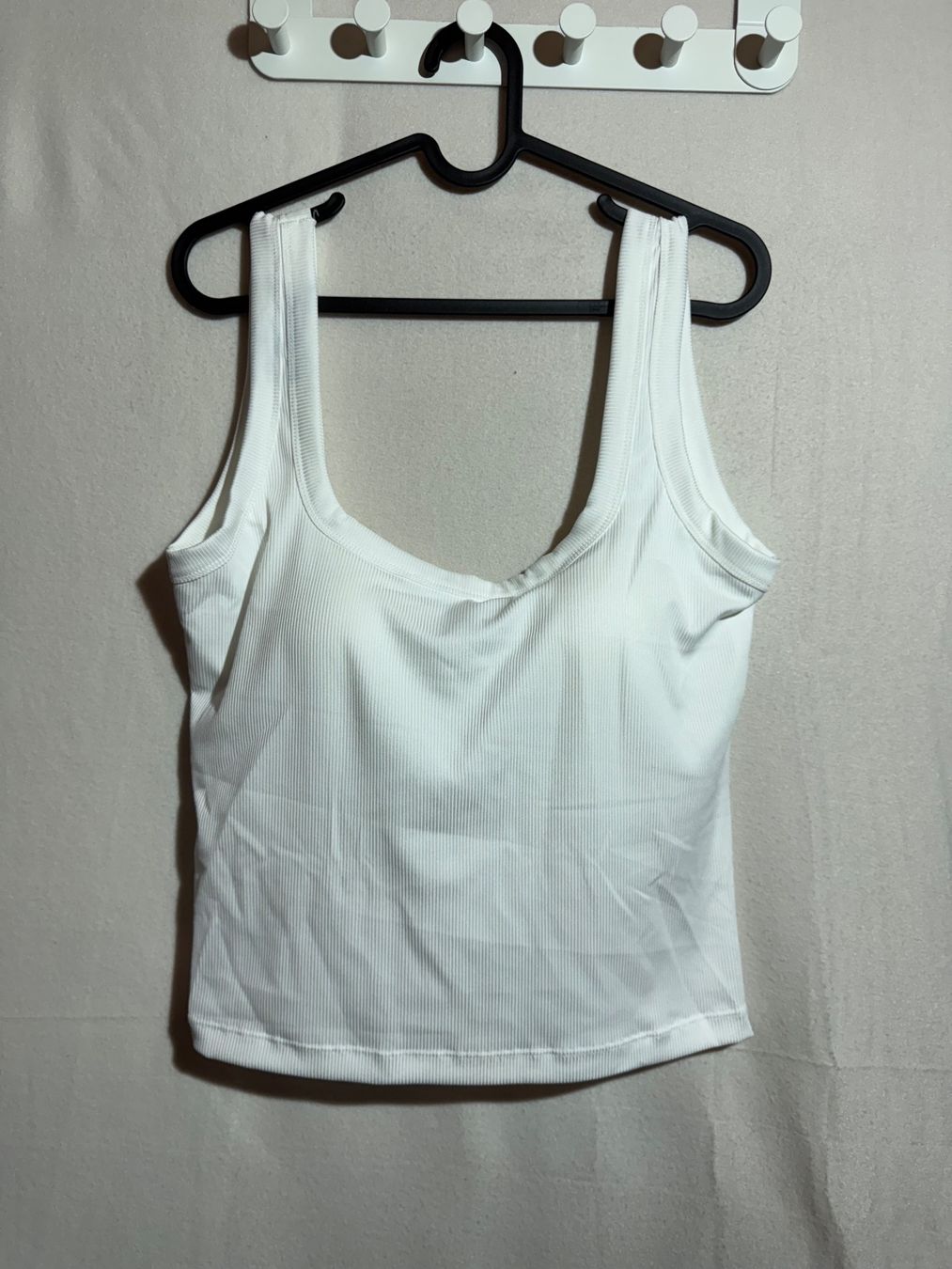 Top: Weisses basic mit Cups Gr. L – Nuovo (secondo la descrizione) da Grosswangen venduto da SALE_SALE_SALE