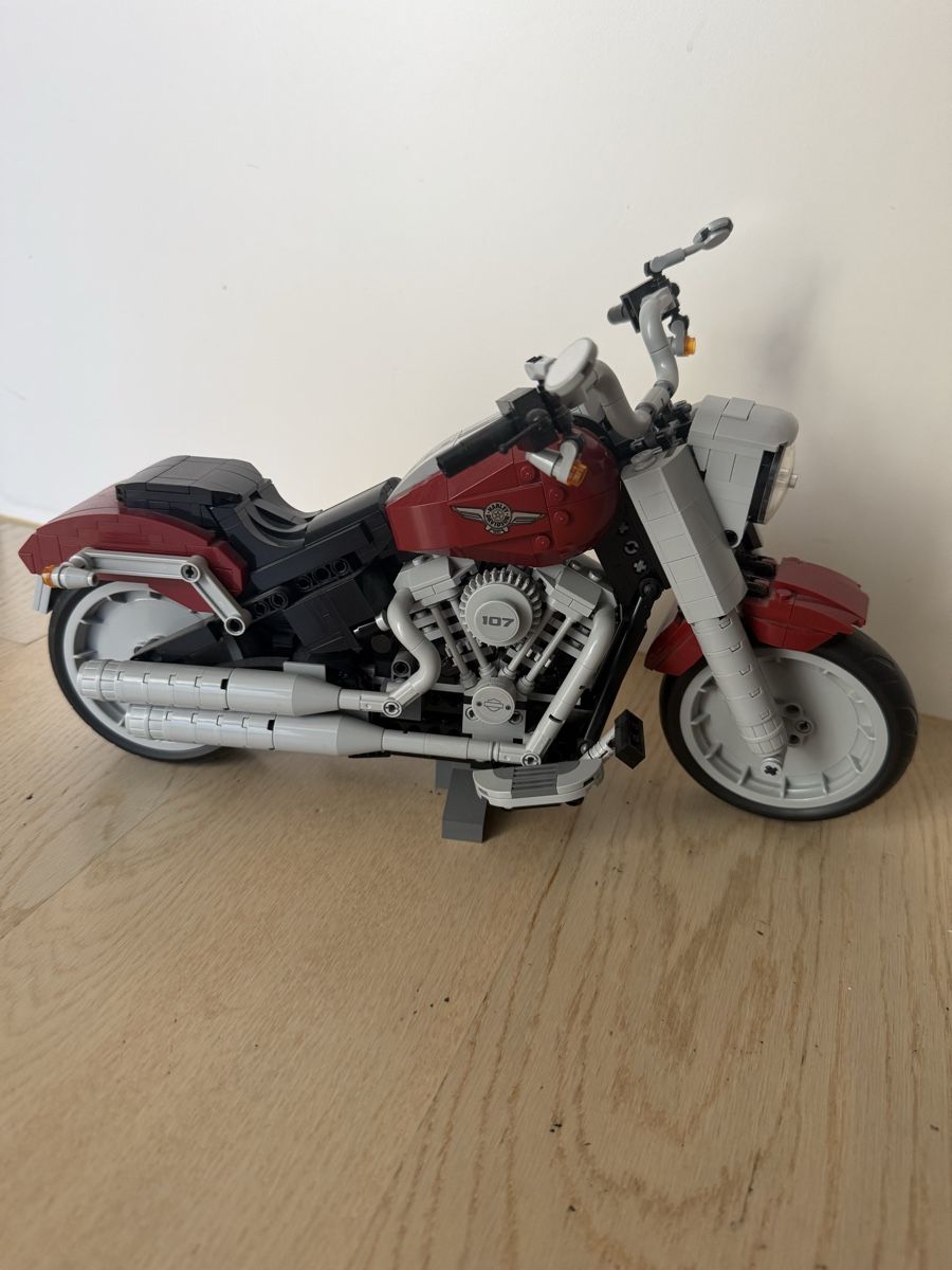 Lego Baukästen: LEGO® Creator Expert Harley-Davidson Fat Boy - Top! – Gebraucht aus Buch am Irchel von Sweetharth