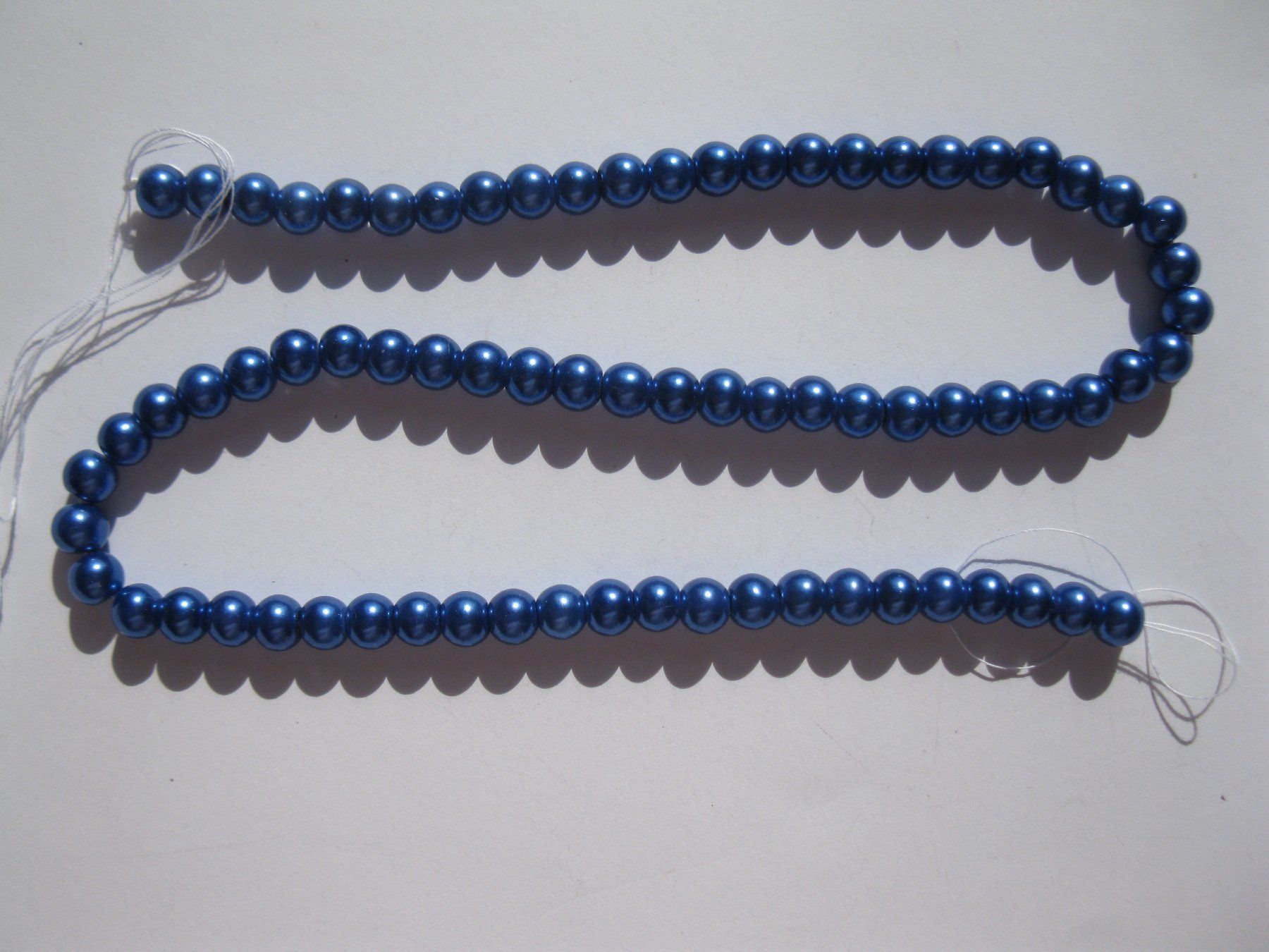 Perle (finte): 1 Strang Glasperlen Perlmutt 6mm, dunkelblau – Nuovo e nell'imballaggio originale da St. Margarethen TG venduto da LuanaKa