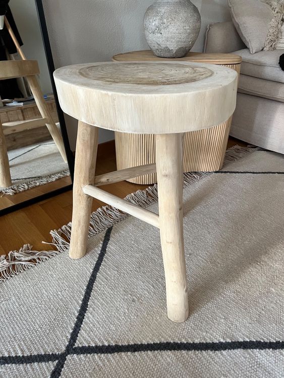 Massiver natürlicher Holzhocker (Gebraucht) in Zug für CHF 50 – nur ...