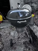 Weber Holzkohlegrill mit Zubehör und Abdeckhaube grau