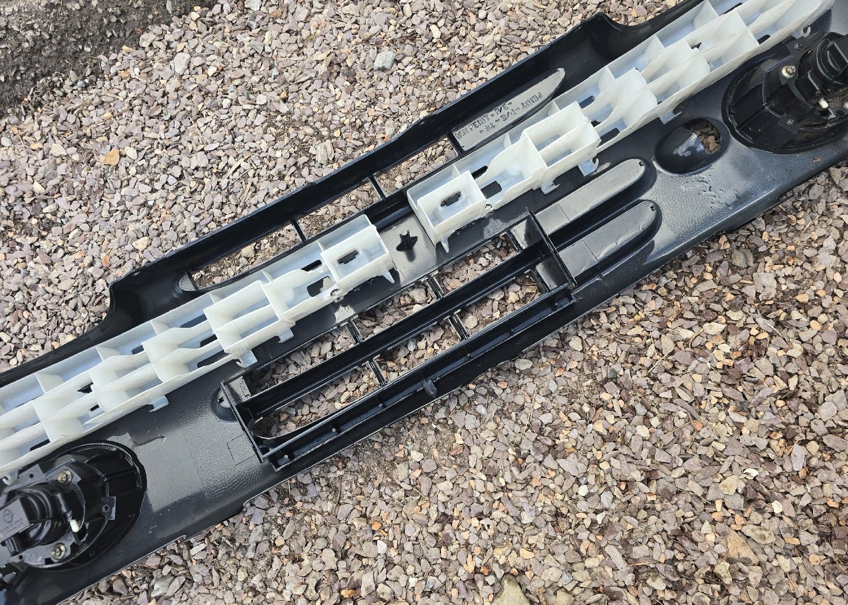 Renault Tutti pezzi di ricambio auto: Renault Twingo Front- & Heckstoßstange – Usato da Wangs venduto da Restposten.Garage 8