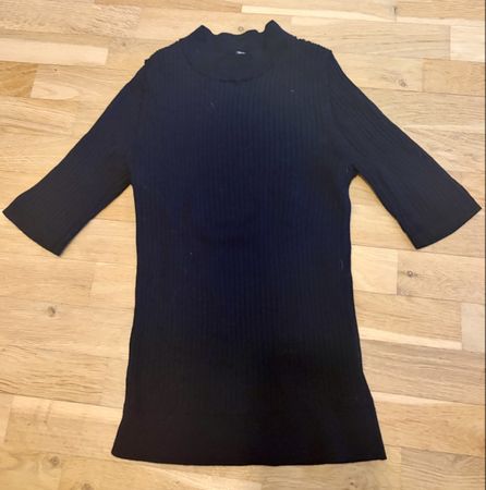 Shirt by uniqlo 