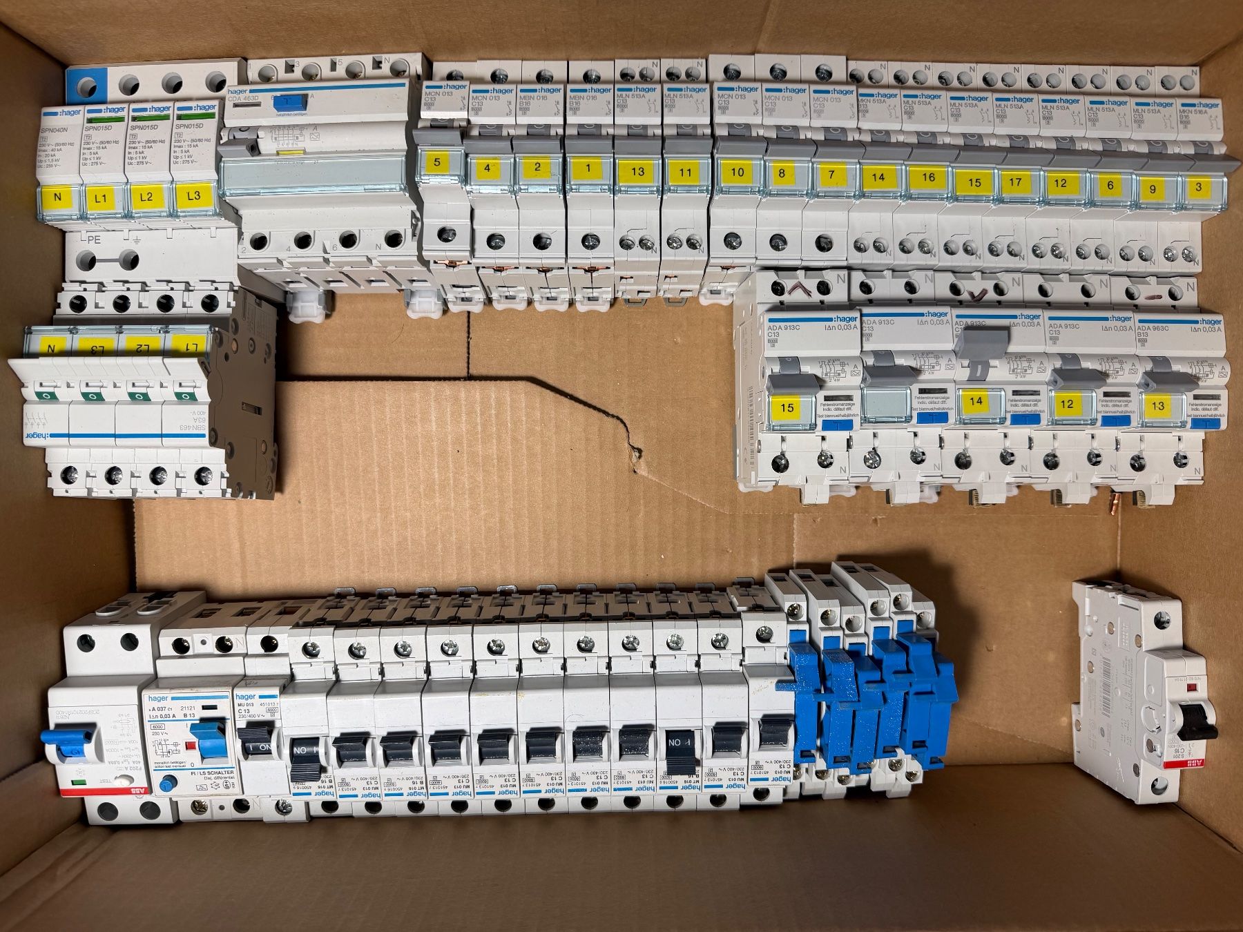 Hager Alimentazione elettrica: Interruttori automatici Hager, lotto, usato – Usato da Muttenz venduto da perdix_it