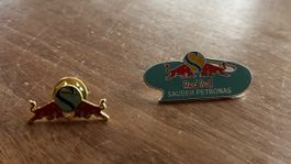 Red Bull & Sauber Petronas Pin/Anstecker, 2 Stück, Top!