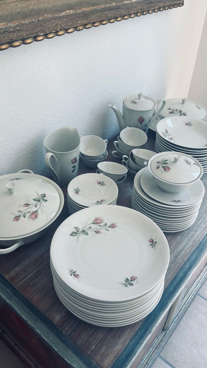 Set di piatti: Porzellanservice 11 teilig und.mit Schüsseln und Platten – Usato da Röschenz venduto da tan_xlt9