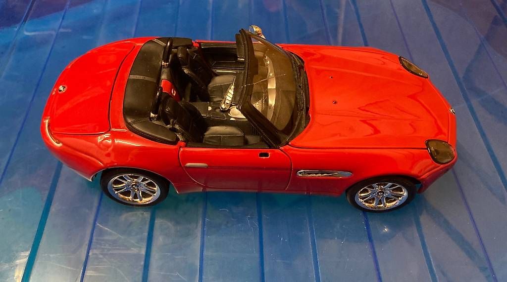 Modellautos: BMW Z8 Modell 1:18 – Gebraucht aus Berg TG von Tschensche