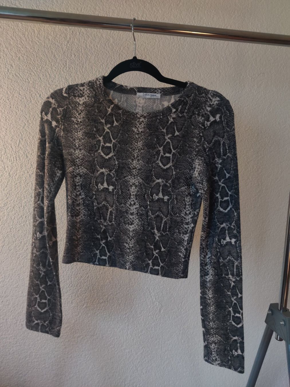 Zara Top: Pull court Zara taille S serpent – Usato da Fribourg venduto da cou_v62j