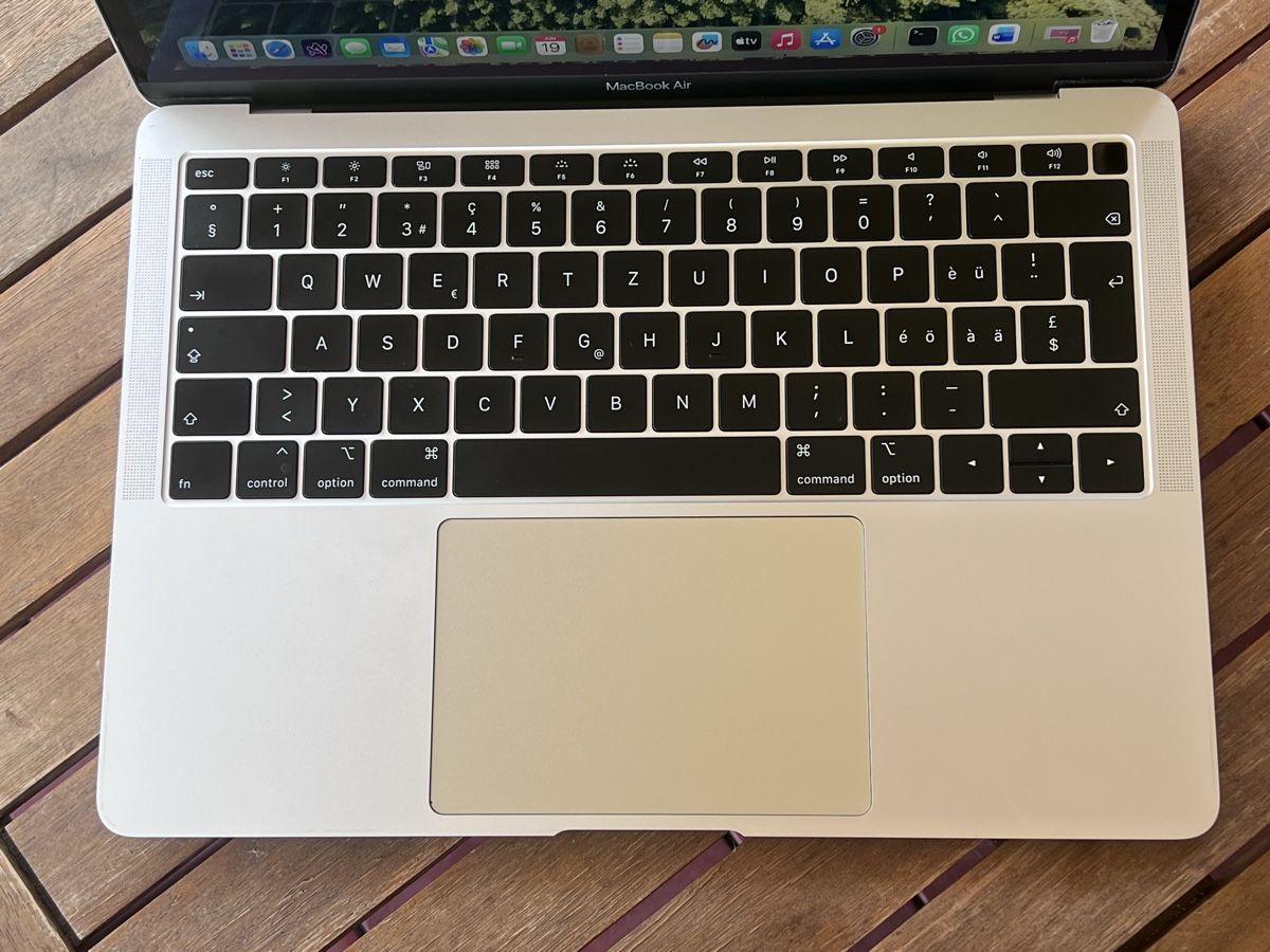 Apple Notebook: MacBook Air 13 8 GB RAM – Usato da Wädenswil venduto da dai_2bcv 2