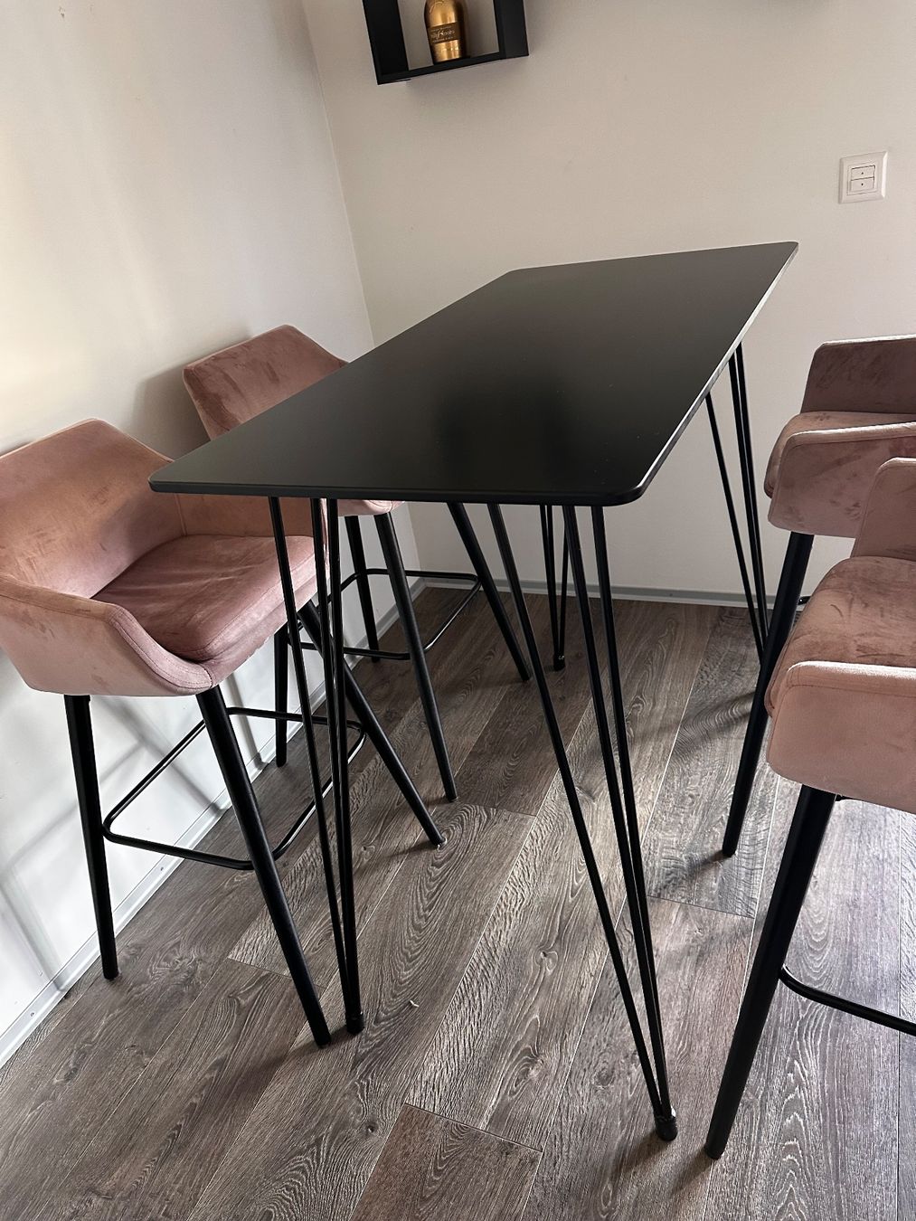 Tischset: Bartisch und 4 Stühle – Gebraucht aus Dübendorf von bol_h67v 1