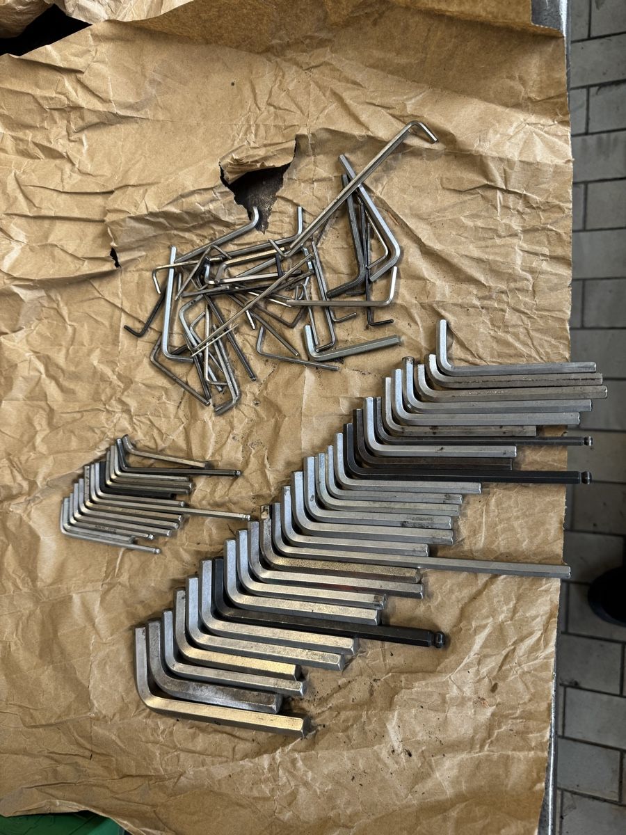 Tous les outils: Inbusschüssel – D'occasion à Bärau par Luschwa 2