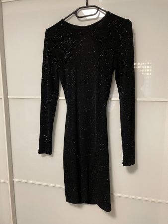 Schwarzes Kleid offener Rücken Grösse S / 36