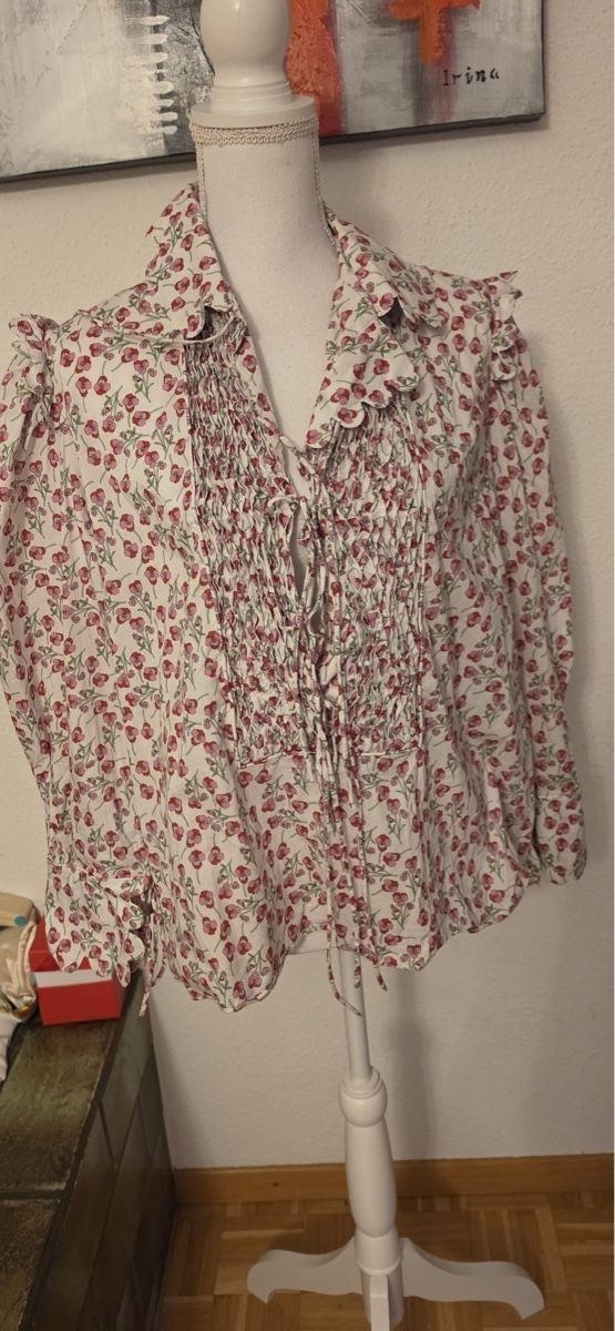 Camicette: Romantische Bluse aus Baumwolle mit Blumenmuster, gr.L – Usato da St. Gallen venduto da mania03 1