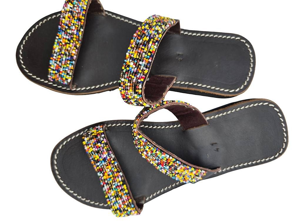 Scarpe da donna: Handgemachte Leder-Sandalen - Bunte Perlen 41 – Nuovo e nell'imballaggio originale da Brione s. Minusio venduto da Littleninja