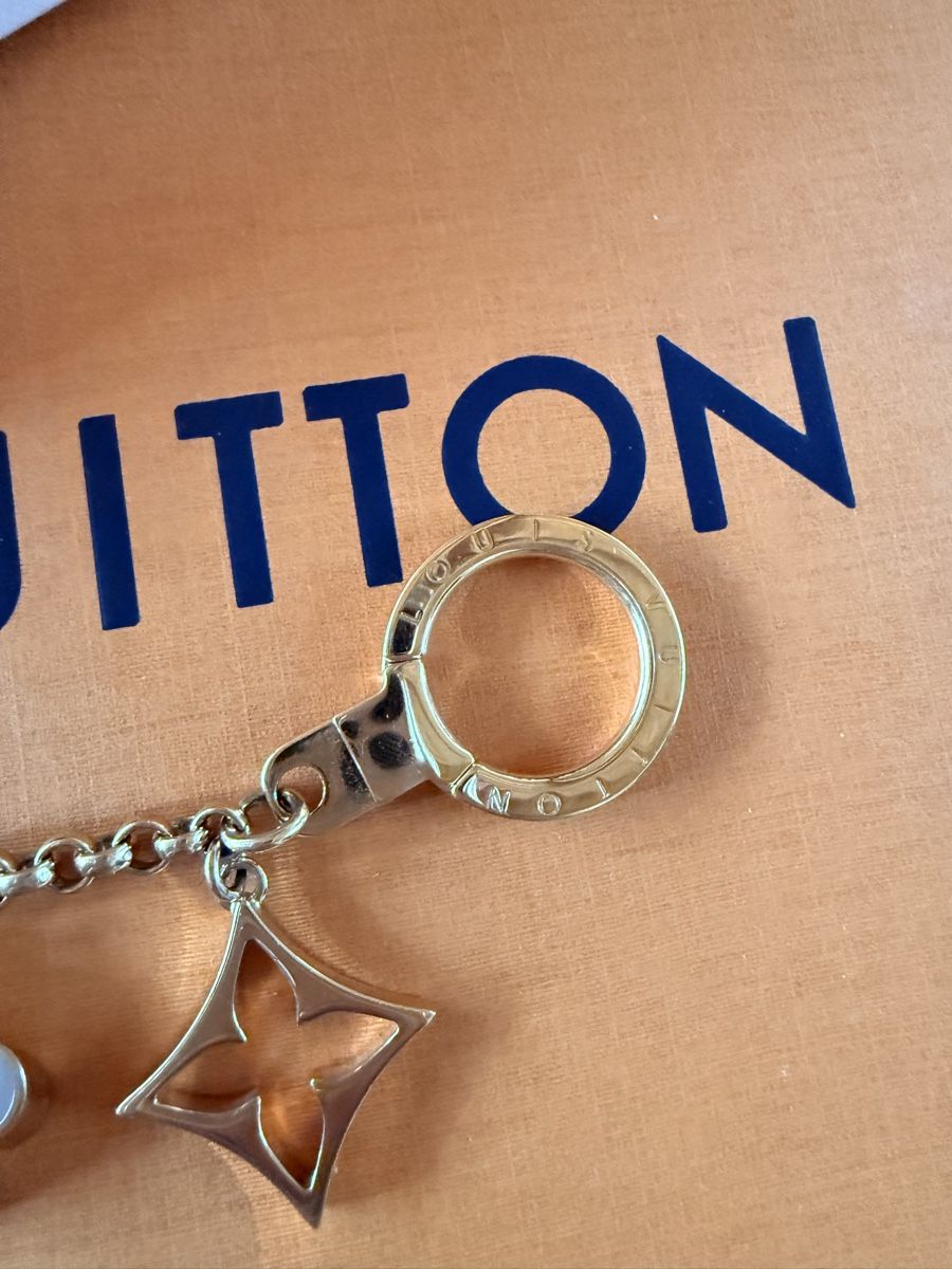 Louis Vuitton Pendentifs: Louis Vuitton – D'occasion à Vétroz par cais 1