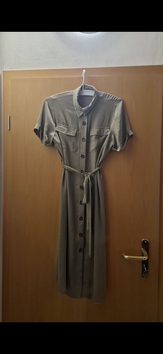 Vestiti: Kleid Khaki Kurzarm Grösse M Neu – Usato da Bubendorf venduto da ang_b829
