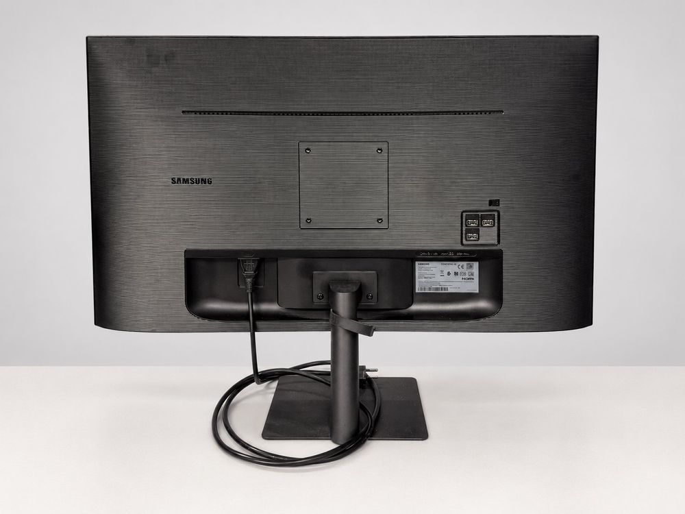 Samsung Smart Monitor M7 32 Zoll – 4K UHD, USB-C, HDMI (Gebraucht) in ...