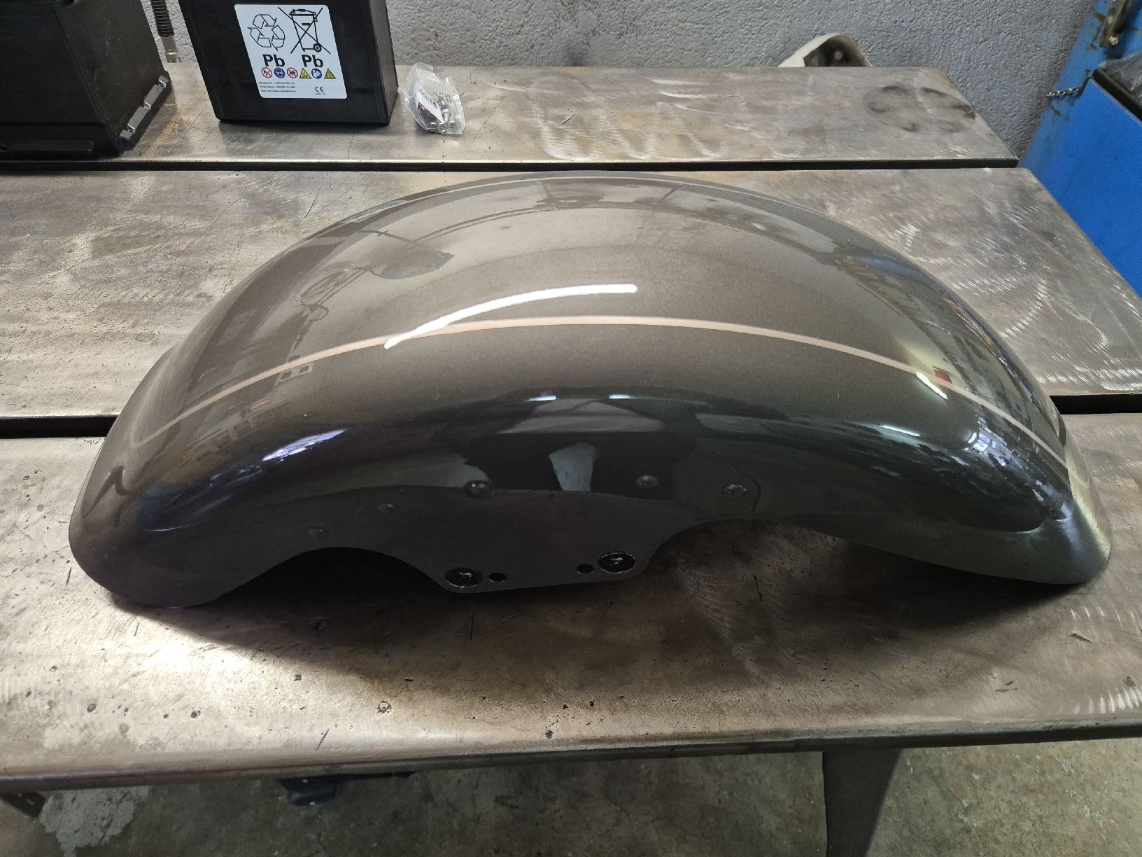 Harley-Davidson Tutti i ricambio per moto: Garde-boue Harley-Davidson 16" – Difettoso da Le Locle venduto da CHEGUA 2
