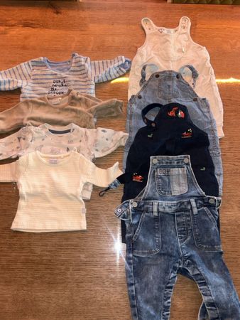 Baby Kleidung Set Pullover Latzhosen gebraucht 8-tlg