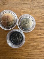 Verschiedene Euro Münzen und eine Gedenkmünze