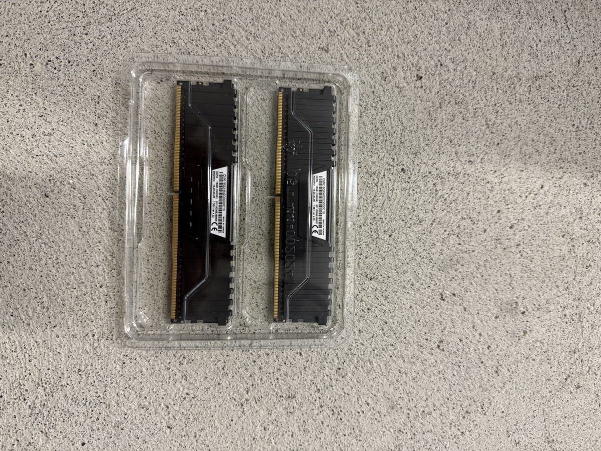 Componenti elettronici: 2x 8GB DDR4 RAM Modules - Fast Upgrade – Nuovo (secondo la descrizione) da Lenzburg venduto da VukiSee