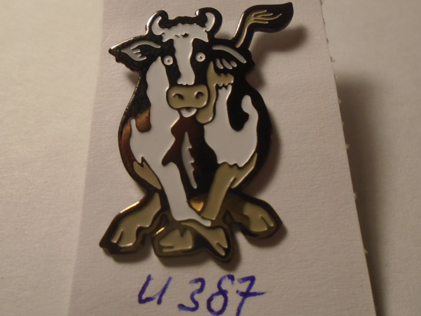 Placchette & Badge: 1 Cooler Kuh Pin (U387) – Usato da Winterthur venduto da Beli2000