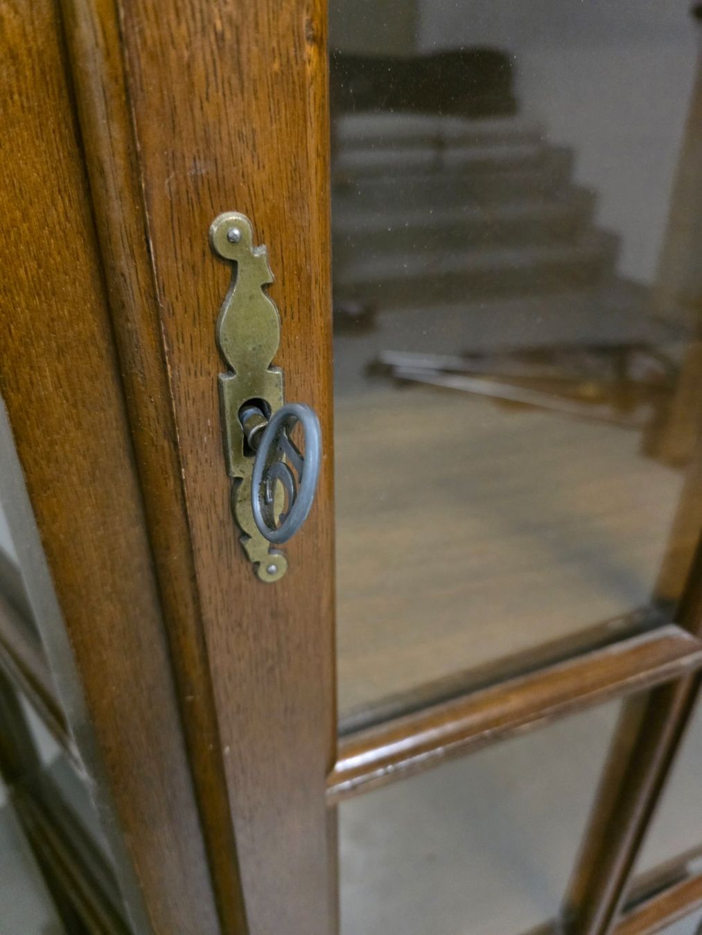 Vetrine: Antiker Vitrinenschrank, Echtholz, Glas – Usato da Zürich venduto da Andye123 2