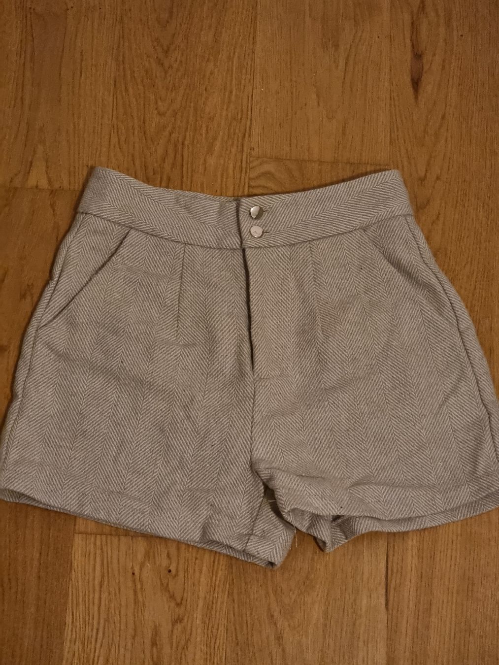 Shein Pantalons: Elegante Stoffshorts – Neuf (Voir description) à Altstätten SG par melii._.98