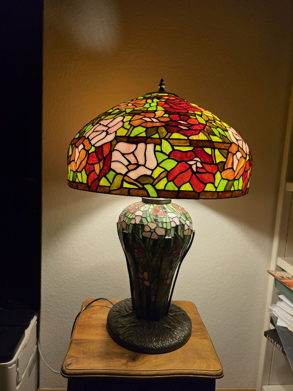 Lampen: Tiffany Lampe mit Blumenmuster  – Gebraucht aus Volketswil von rerererarara 1