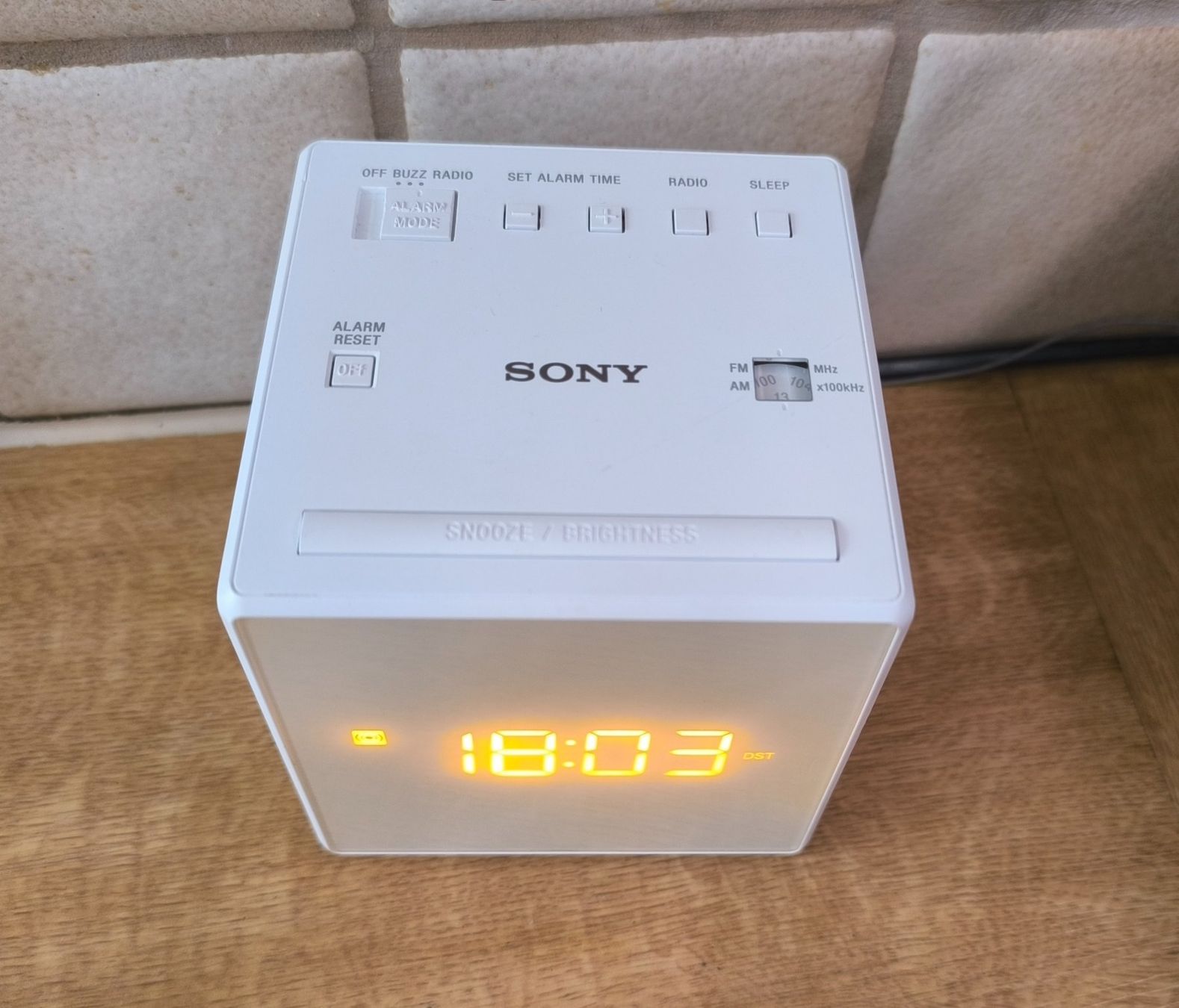 Sony Radio: Sony Radiowecker ICF-C1 / Digitaler Wecker mit FM – Usato da Gams venduto da MissTraveller 1
