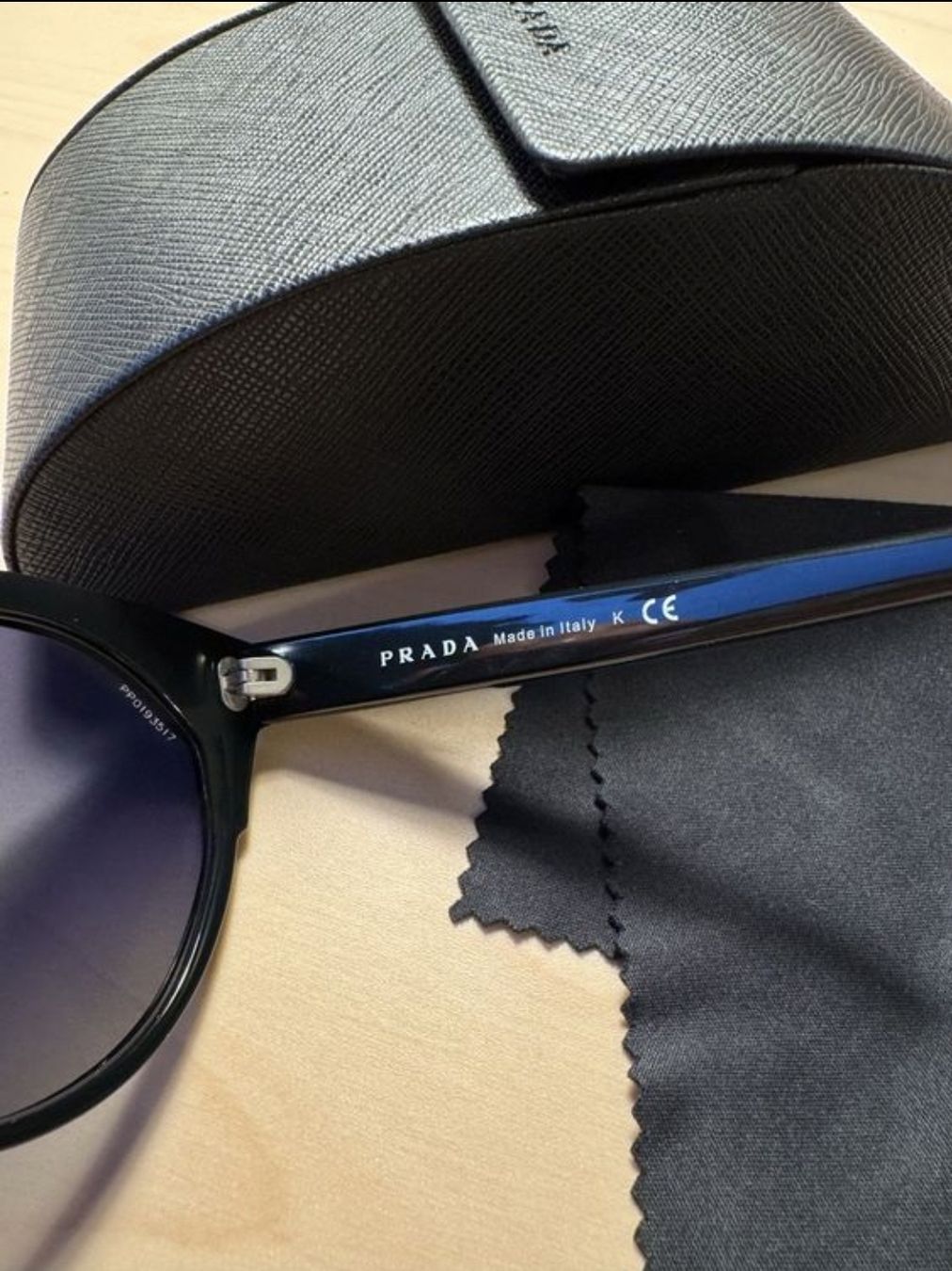 Prada Occhiali & Lenti: Lunettes de soleil Prada – Usato da Lausanne venduto da Cognitia 3