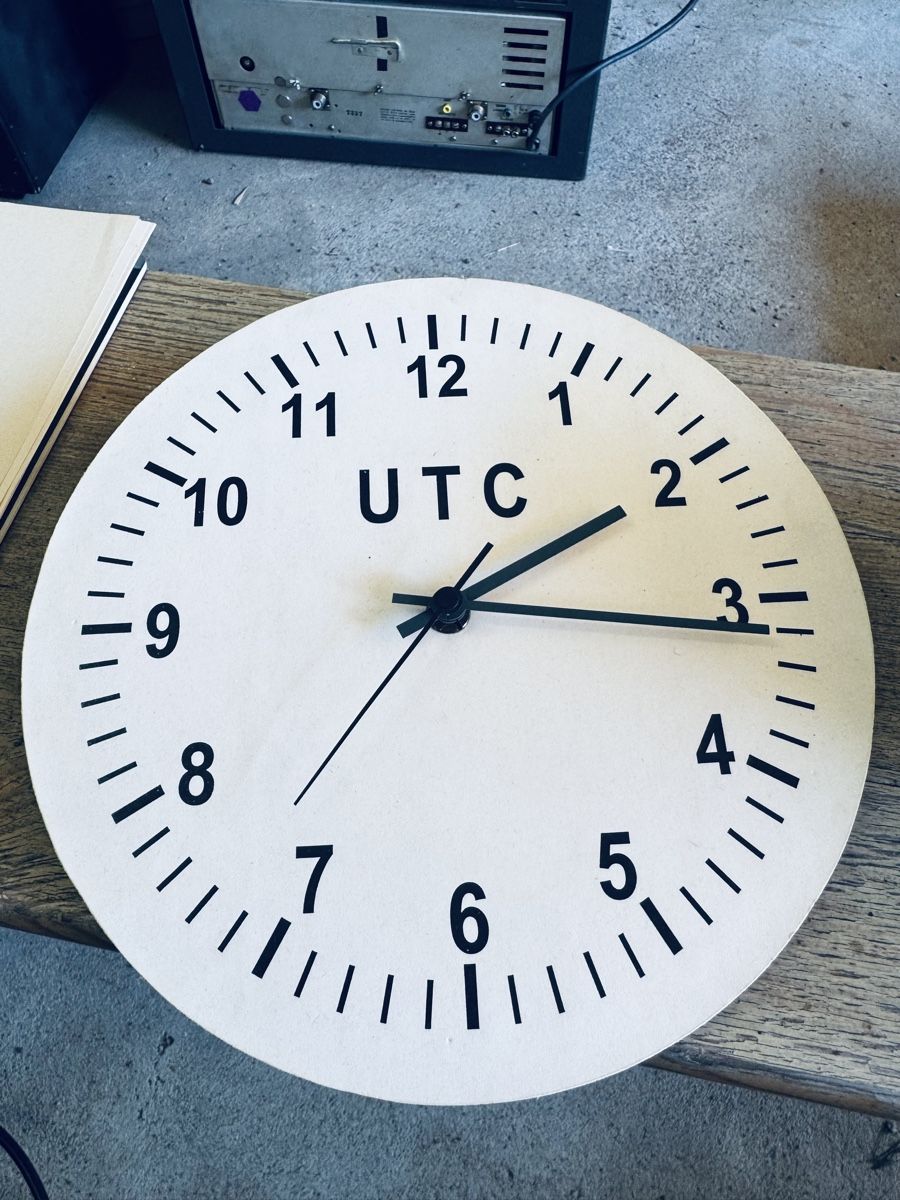 Technique de radiocom: UTC Uhr – D'occasion à Sternenberg par Mcfraui