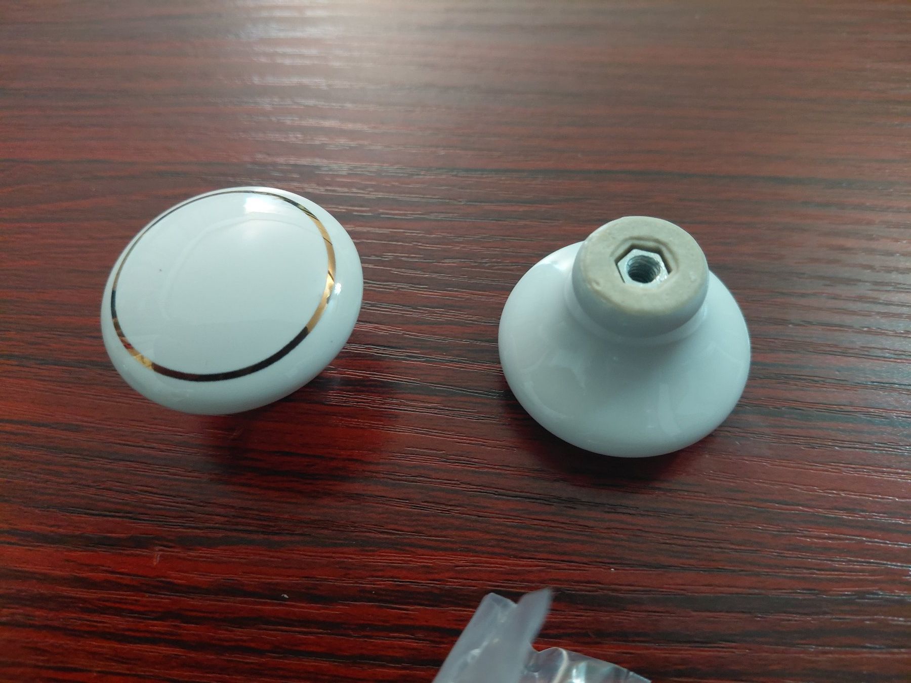 Eisenwaren: 10x Möbelgriffe aus weißer Keramik  - poignée meuble – Neu und originalverpackt aus Bussigny von batishop