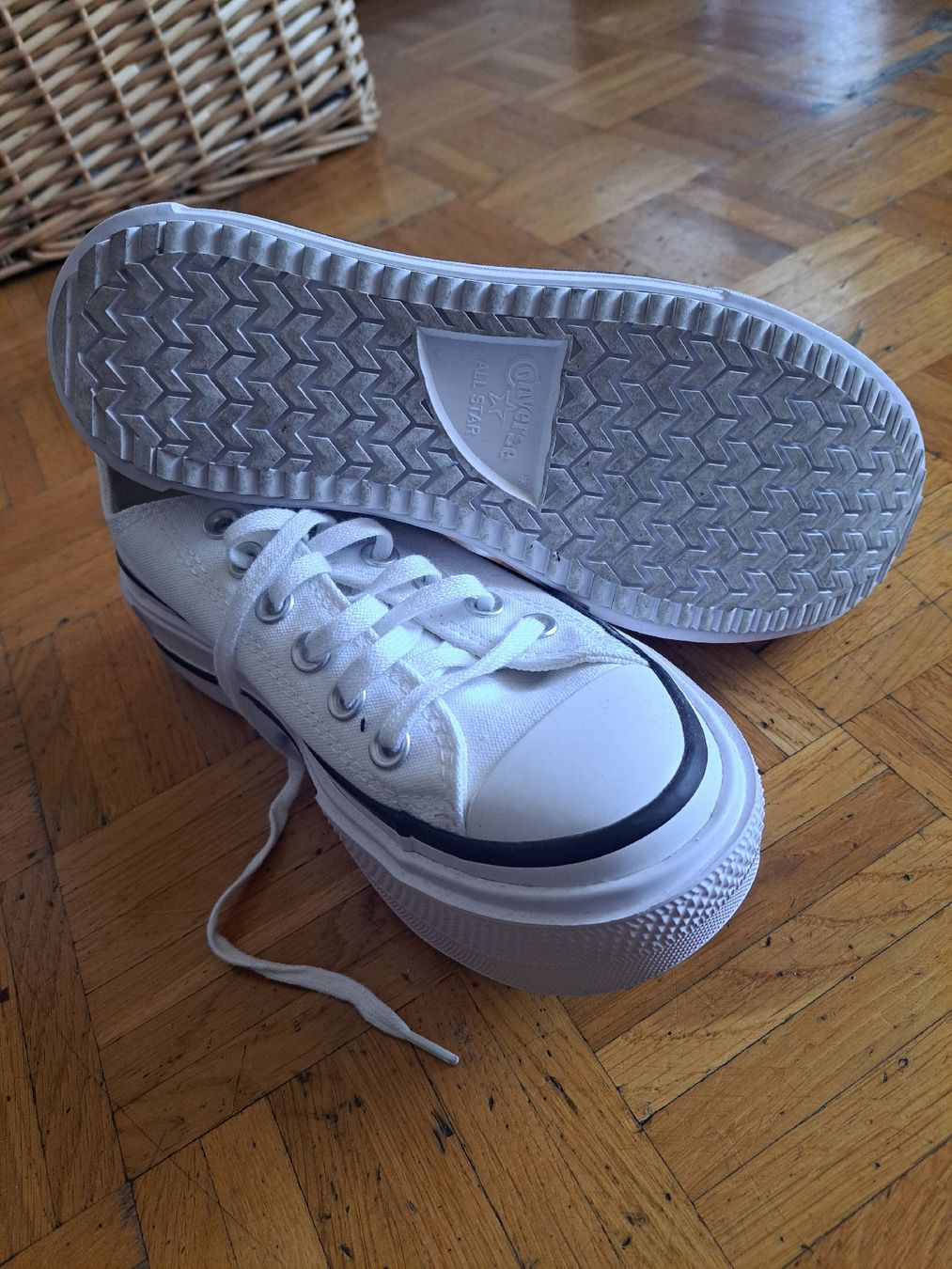 Converse Scarpe da donna: Converse blanches plateforme, pointure 37, comme neuf! – Nuovo (secondo la descrizione) da Chêne-Bourg venduto da mar_p5n7 2