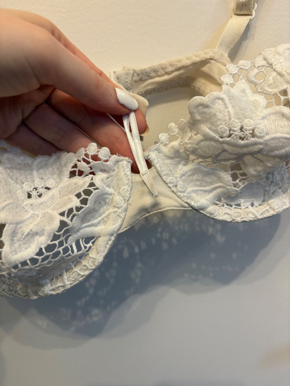Autres dessous: Soutien-gorge blanc dentelle – D'occasion à Lausanne par milou201619 1