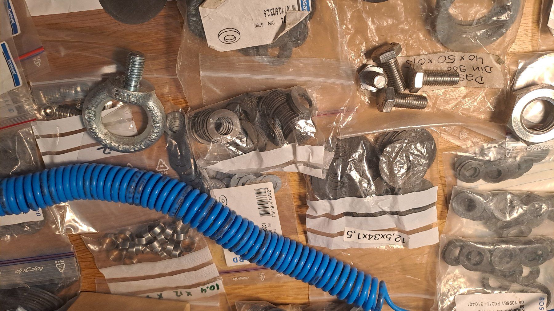 Tutti gli attrezzi: Surplus Hardware – Usato da Rieden AG venduto da Werkstattlaedeli 8