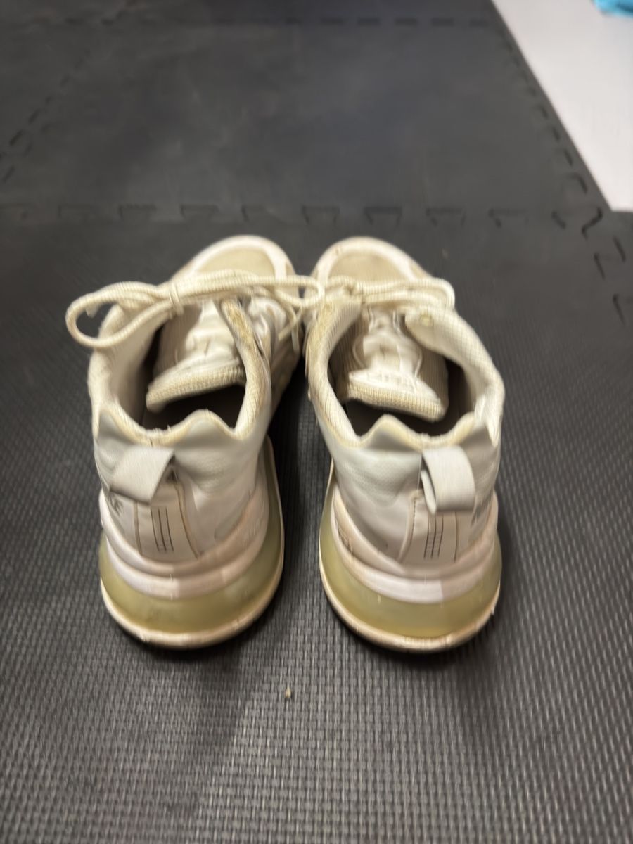 Nike Scarpe da uomo: Nike Air Max 270 React White/Light Smoke Grey – Grösse 42.5 – Usato da Hittnau venduto da gymrat007 2