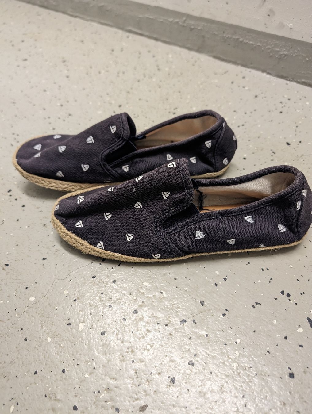 Scarpe per ragazzi: Schwarze Stoffschuhe - Sfera - Grösse 36 – Usato da Luzern venduto da simonf1
