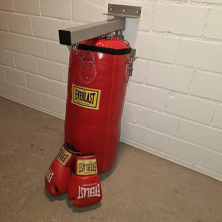 Sacchi da boxe: Boxsack , Boxhandschuh ,Aufhängevorrichtung – Usato da Ermatingen venduto da arr_7yxq 2