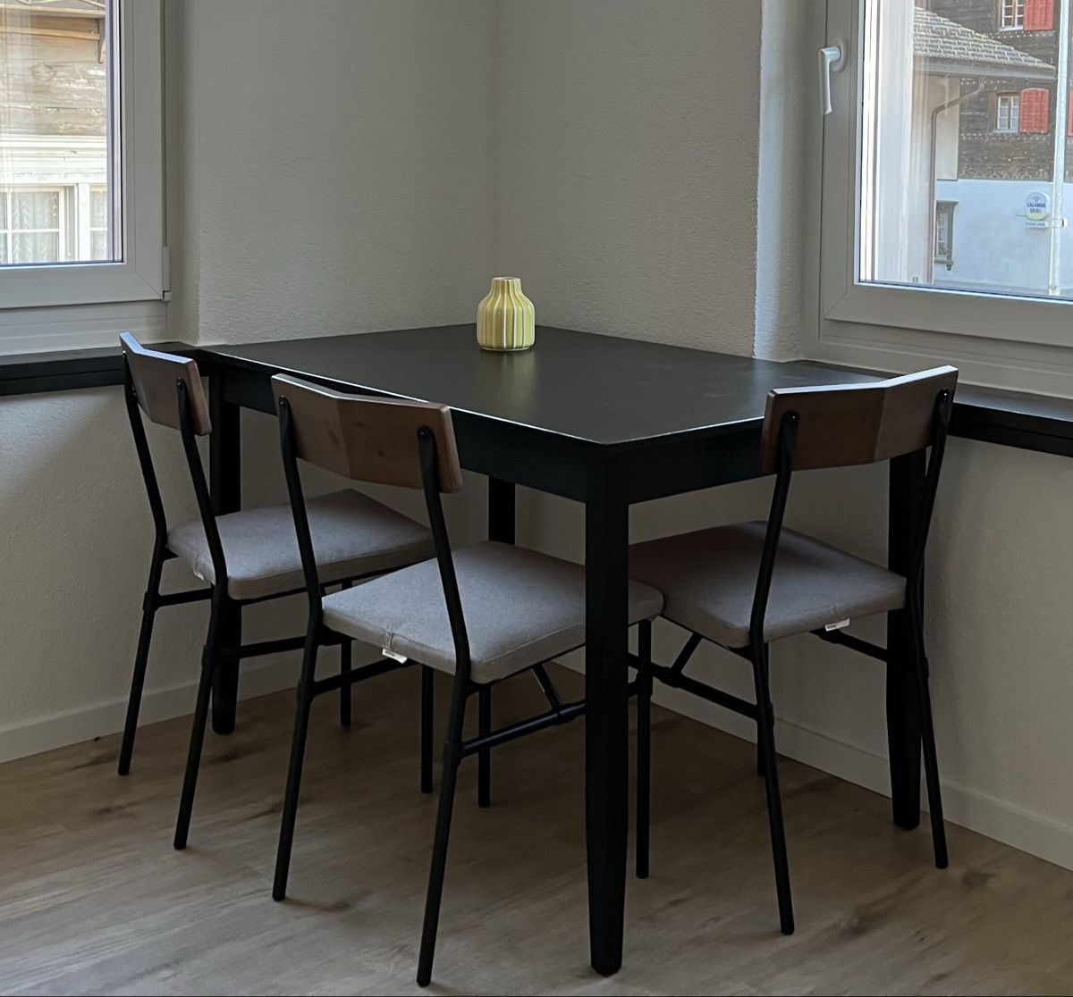Ikea Chaises: Esstisch mit drei Stühlen – D'occasion à Langwies par ann_n88c