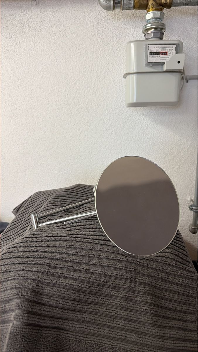 Specchi: Specchio da trucco rotondo, design moderno, 2023 – Usato da WALLISELLEN venduto da mceritali1