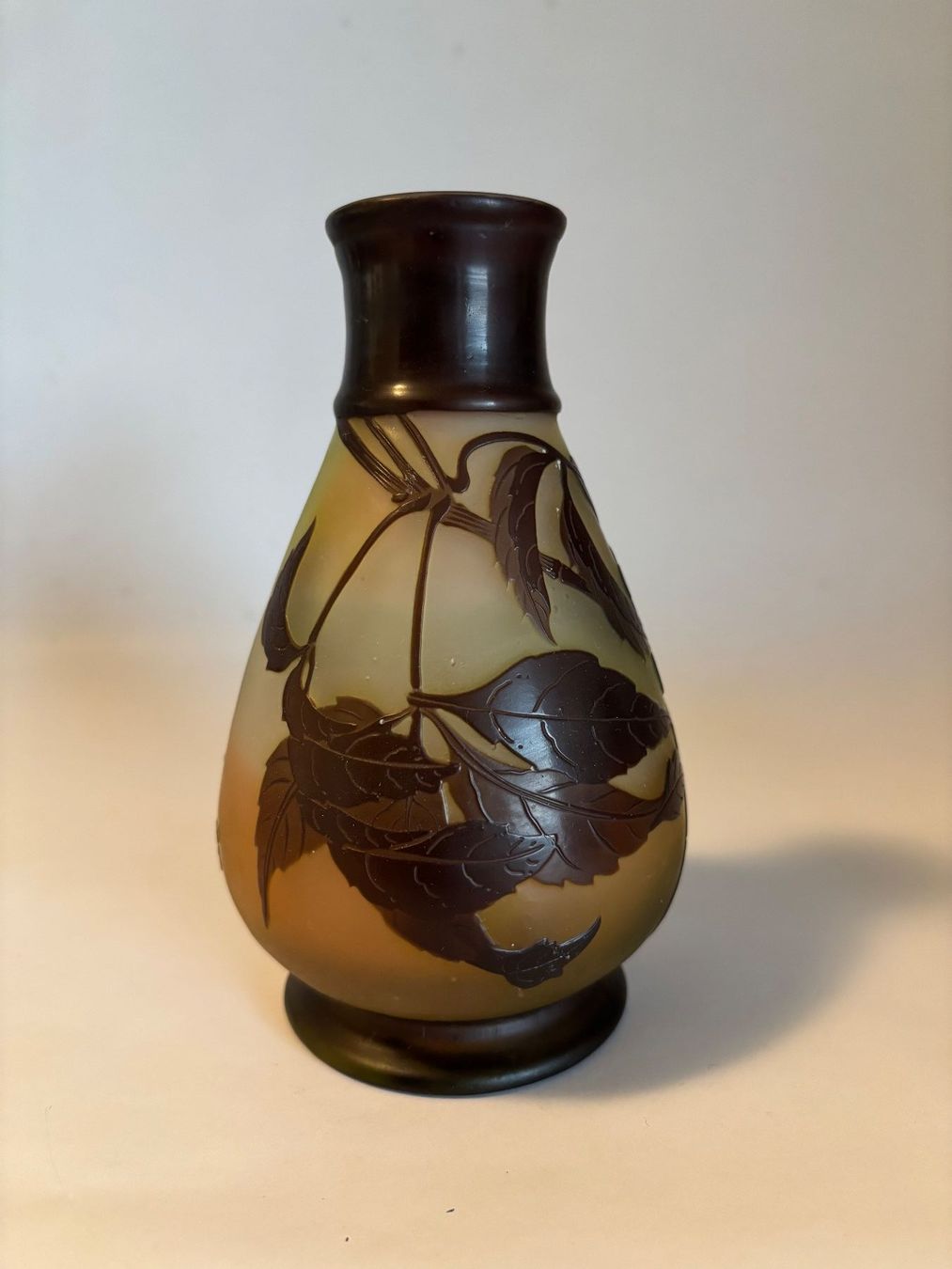 Emile Gallé Vasen & Gefässe: Originale Gallé Vase Jugendstil – Gebraucht aus rotkreuz von baudisch 1